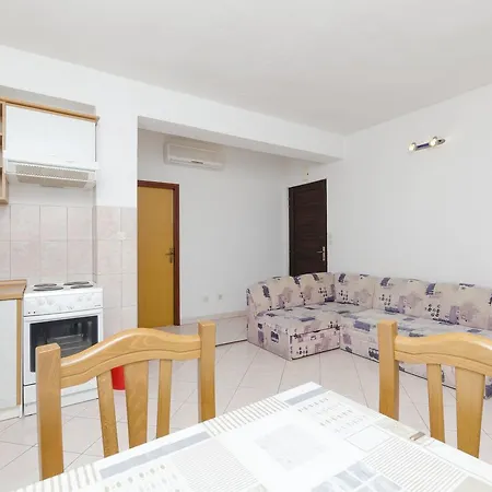 Mime Apartamento Pirovac