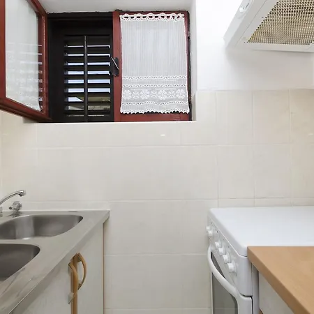 Apartment Mime *