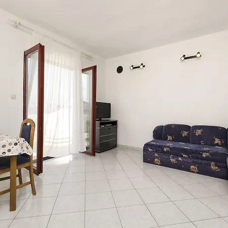 Apartment Mime